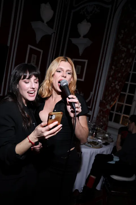 NATALIA DE MOLINA Y SAMANTHA HUDSON.JPG