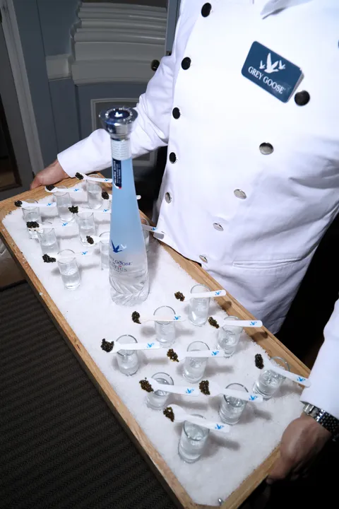 GOOSEBUMPS CON GREY GOOSE ALTIUS Y CAVIAR.JPG